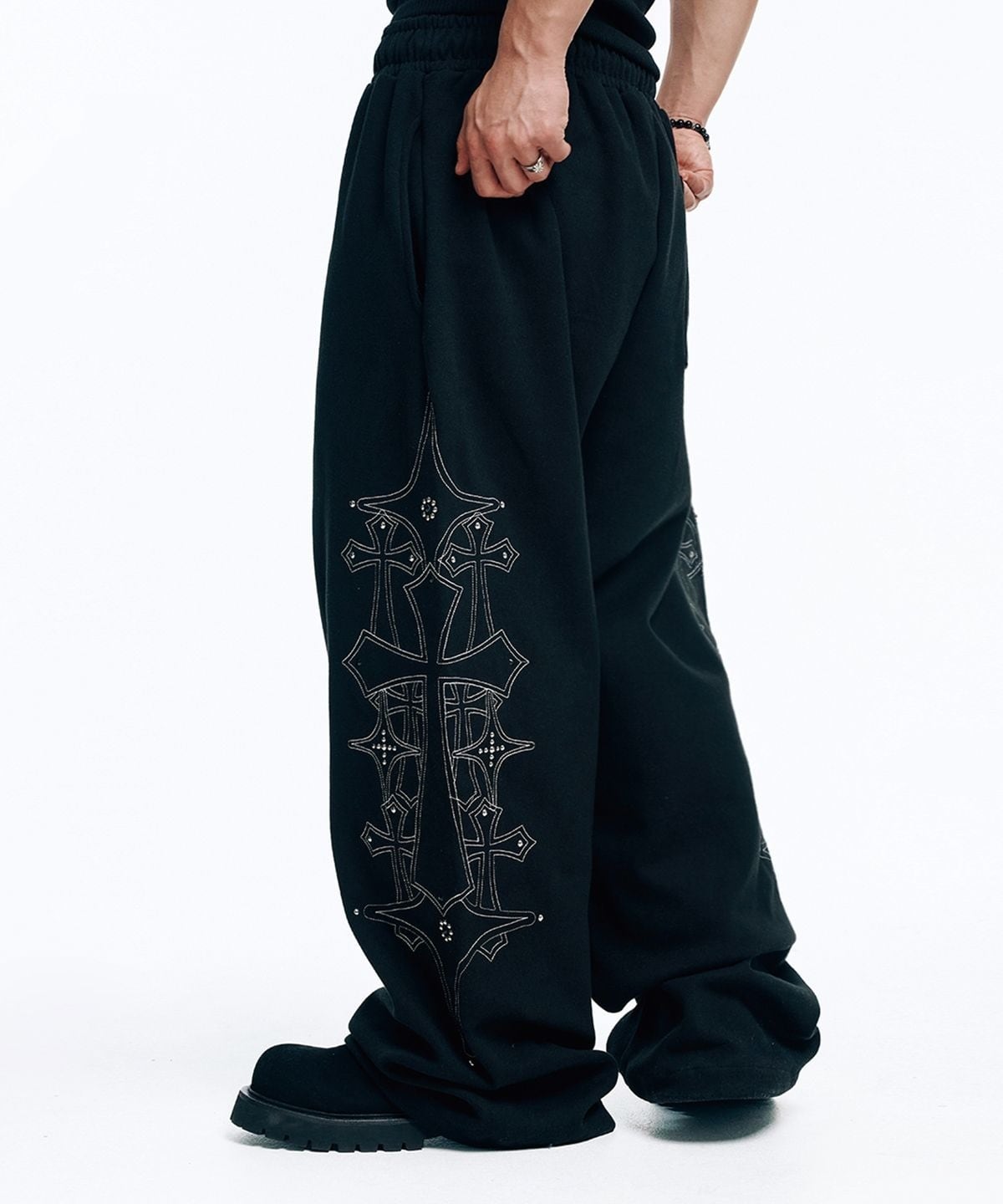 ★TWICE ミナ 着用！！【EASYNOEASY】Stud Needle Work Sweat Pants-Black