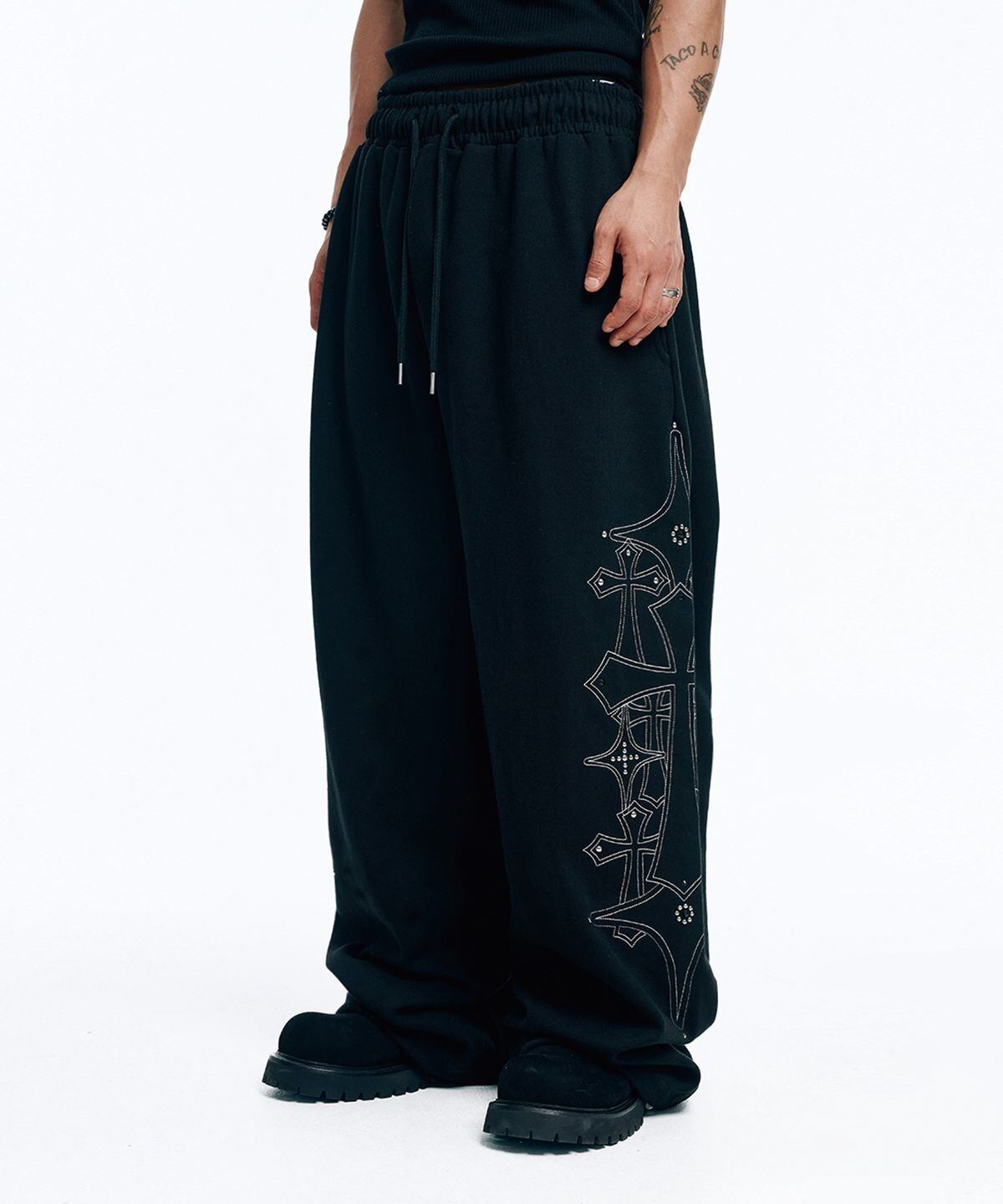 ★TWICE ミナ 着用！！【EASYNOEASY】Stud Needle Work Sweat Pants-Black