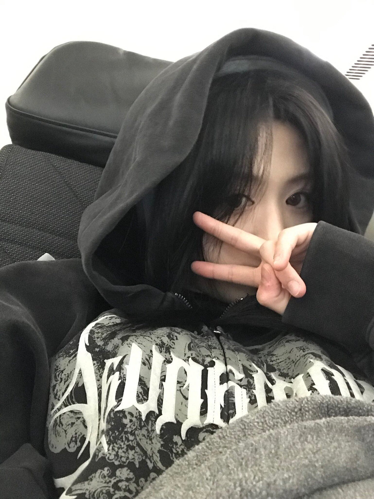 ★BABYMONSTER アヒョン 着用！【NOMANUAL】DARK CREST HOODED ZIP-UP - WASHED BLACK