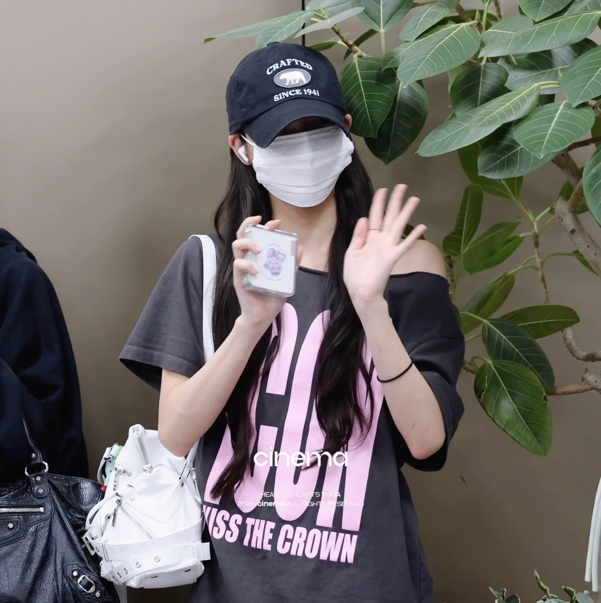 ★Hearts2Hearts ユハ 着用！【LARTIGENT】QUEEN ONE-SHOULDER T-SHIRT(CHARCOAL)