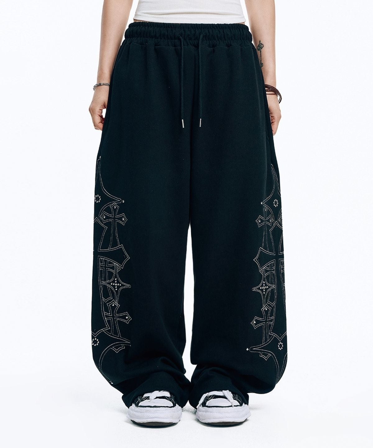 ★TWICE ミナ 着用！！【EASYNOEASY】Stud Needle Work Sweat Pants-Black