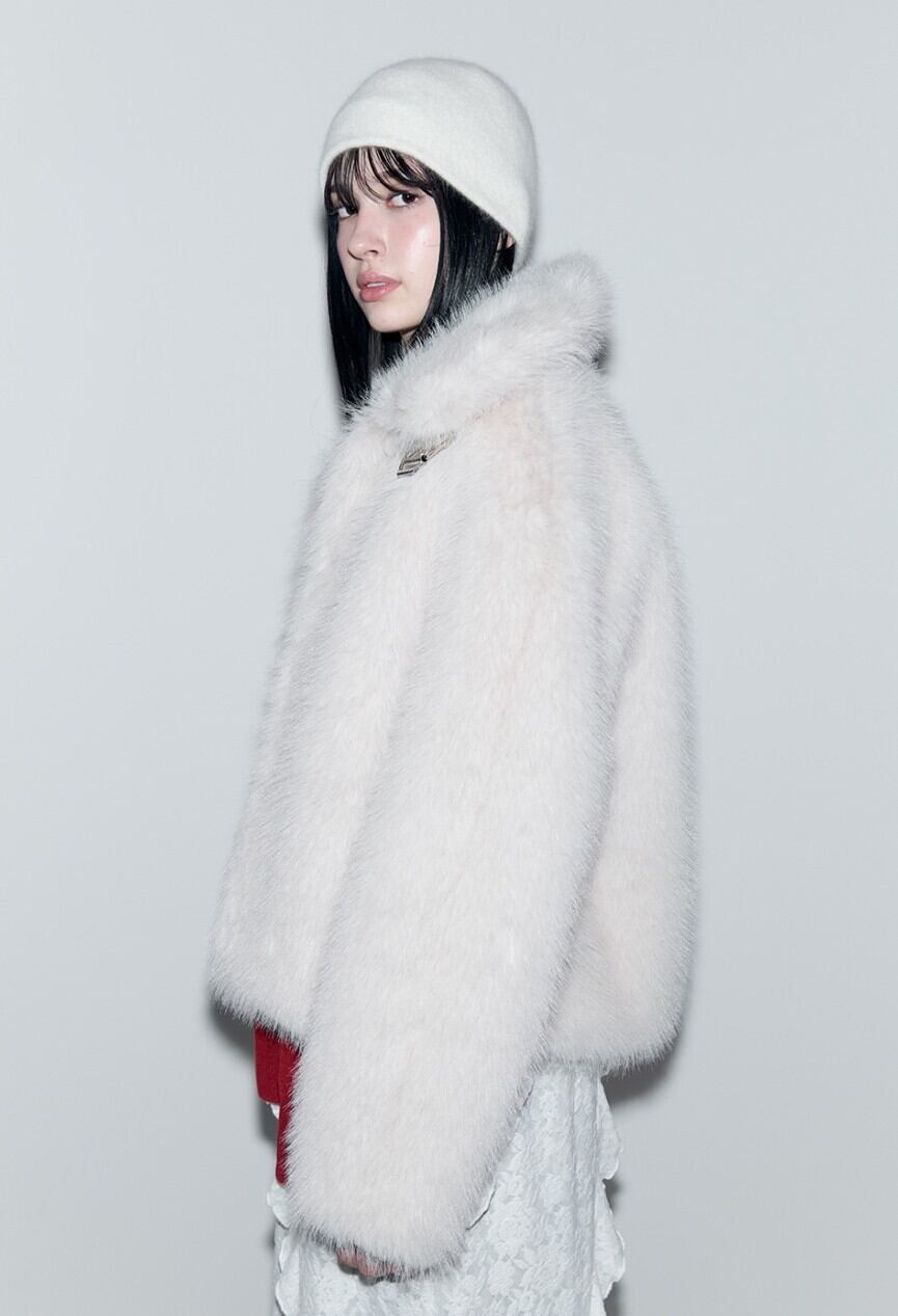☆rolarola人気商品最低価！！★IVE ウォニョン 着用！！【rolarola】COLLAR FUR JACKET IVORY