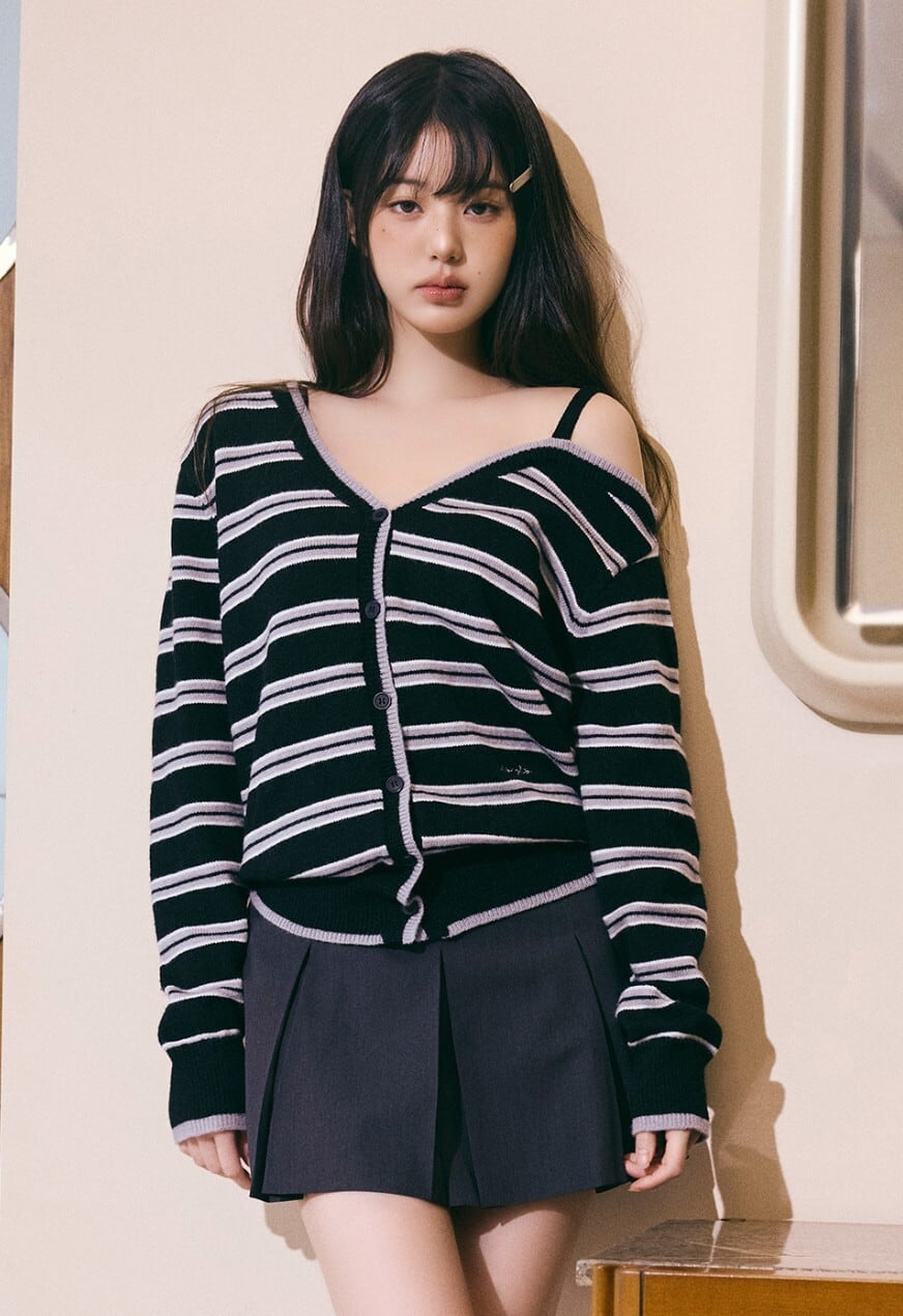 ☆rolarola人気商品最低価！！★IVE ウォニョン 着用！！【rolarola】ONE OFF SHOULDER STRIPE WOOL BLENDED CARDIGAN BLACK