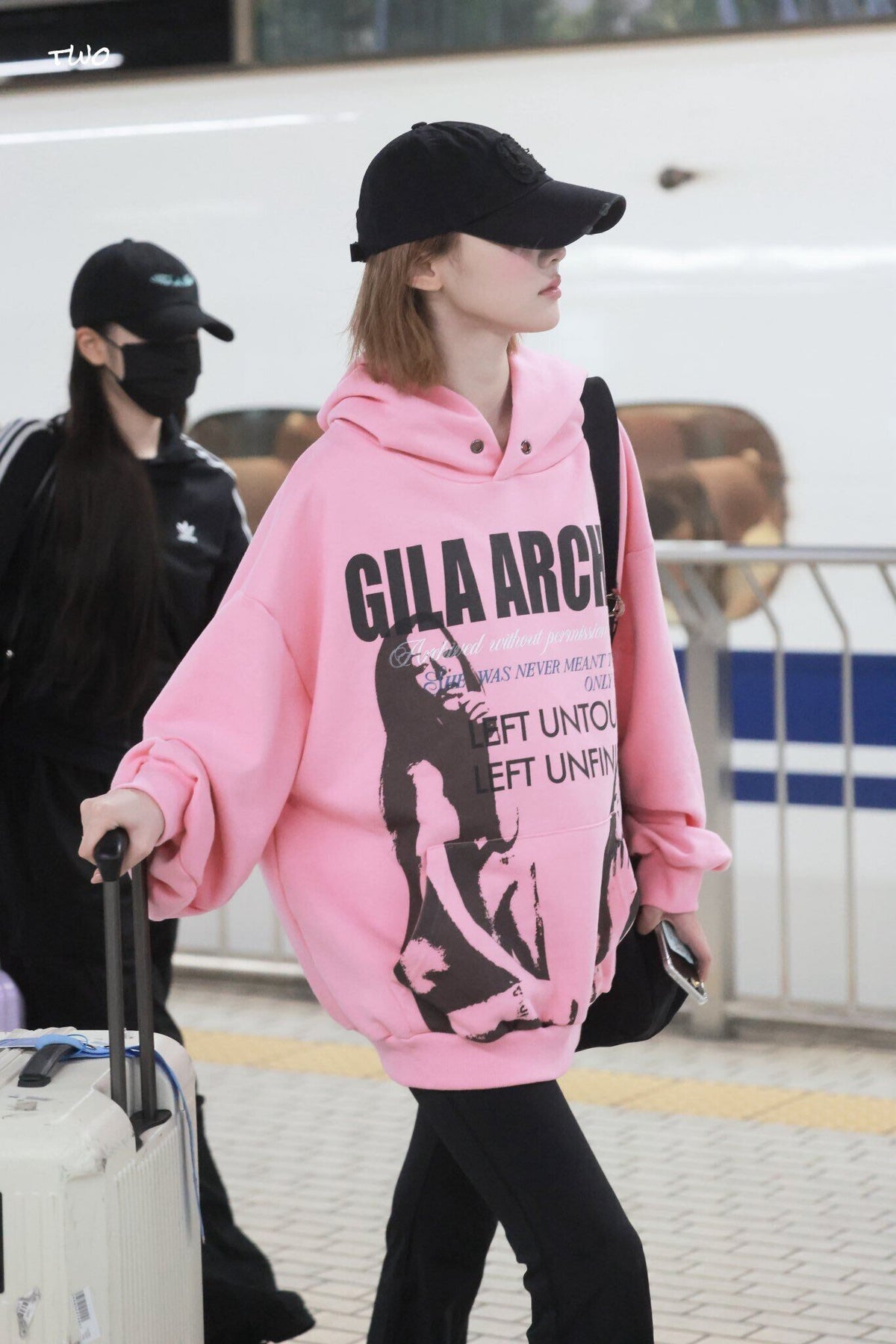 ★Hearts2Hearts ジウ 着用！【GILAARCHIVE】TWICE GIRL OVER SIZE HOODED_PINK