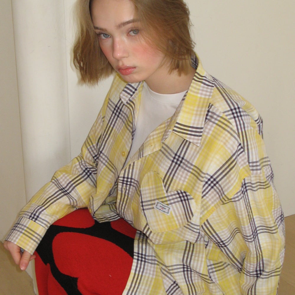 ★ILLIT ウォンヒ 着用！！【RONRON】CHECK STITCH HEART POCKET OVER FIT SHIRT YELLOW